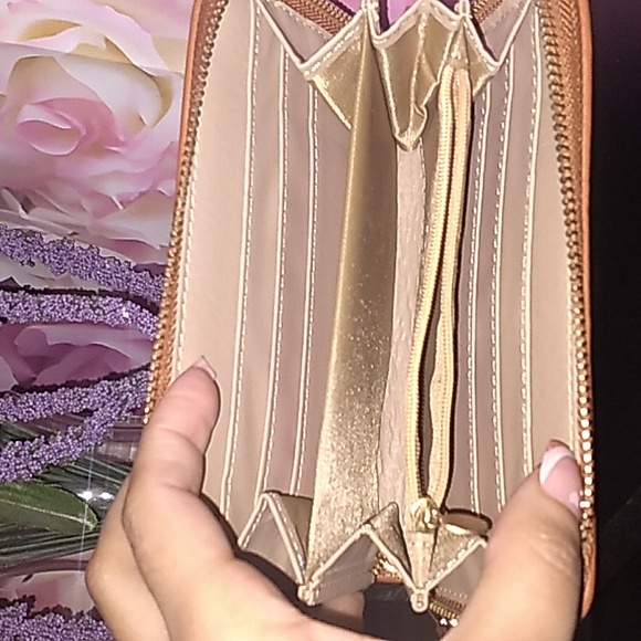 Lovely wallet 🌞😍 - Picture 5 of 7